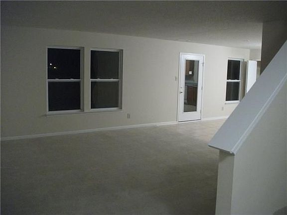 3rd image of 2042 Dutch Elm Dr
