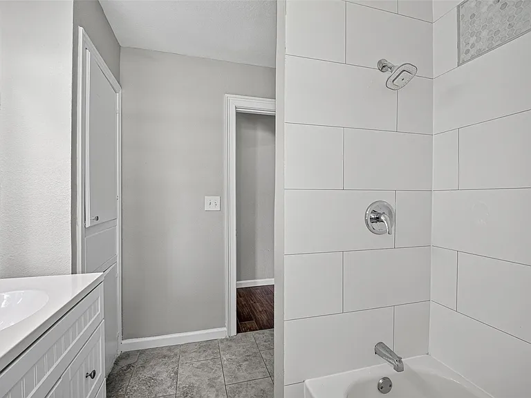 1112 Johnson St — Photo 26