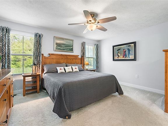 5th image of 4049 Honeysuckle Ln