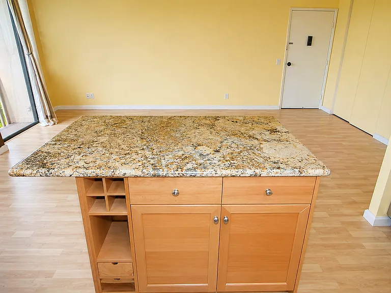 Wine Rack, Lots of Storage, Soft Closing Doors & Drawers