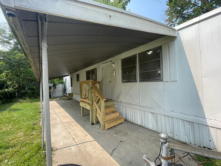 2305 Shell Rd #23 — Photo 2