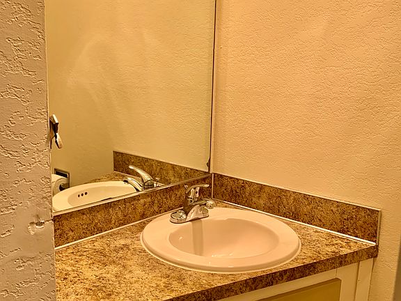 5th image of 13893 NE 69th St APT 696