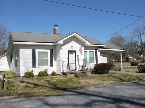 841 1st Pl, Alexander City, AL 35010