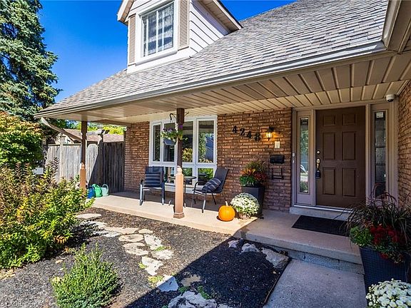 4th image of 4248 Dunvegan Rd