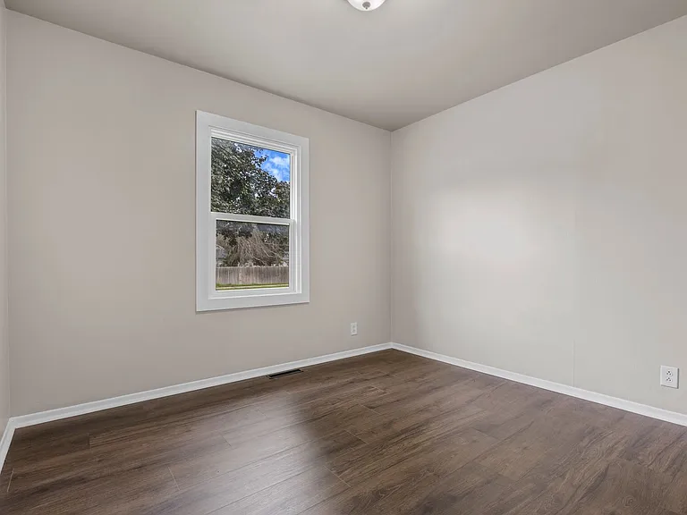 314 Warford St — Photo 14
