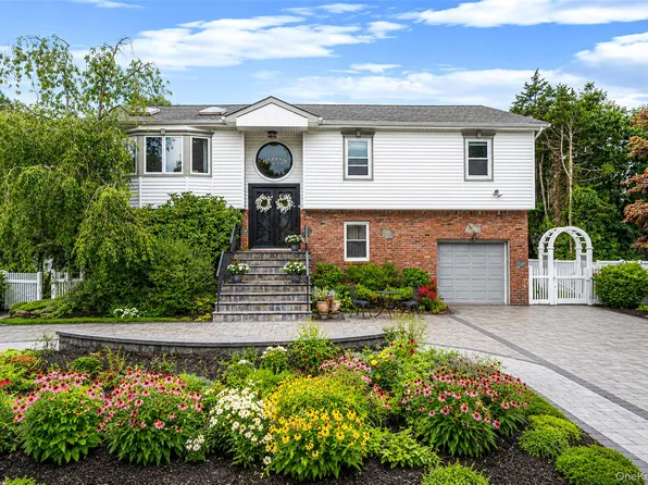 25 Kellogg Place, Huntington Station, NY 11746