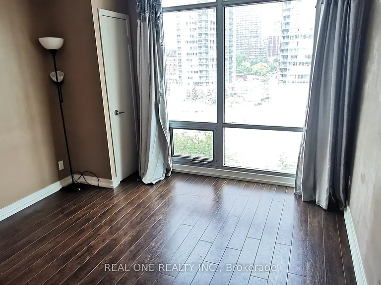 81 Navy Wharf Ct #810 — Photo 33