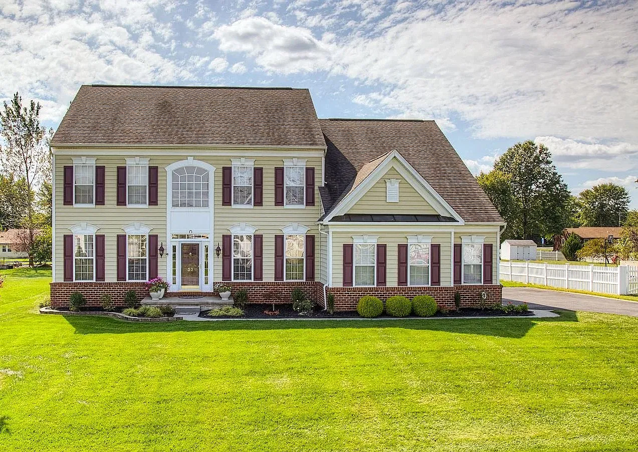 4 bed, 2.5 bath, 5125 sqft, $3,500 — Photo 1