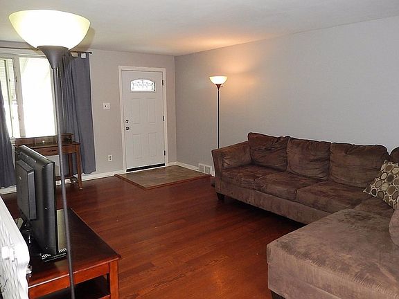 3rd image of 930 Poplar Ave