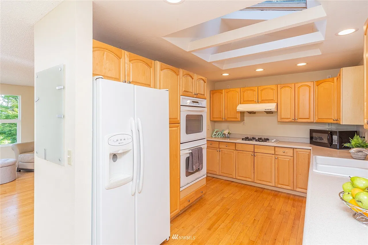 5 bed, 3250 sqft, $3,495 — Photo 4