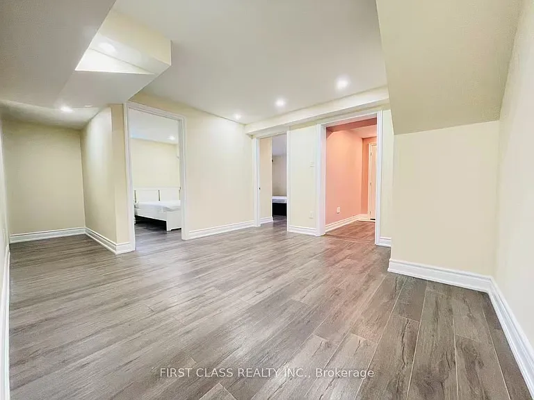 2100 Dunvegan Ave #BASEMENT — Photo 9