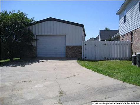3rd image of 100 Fairway Dr