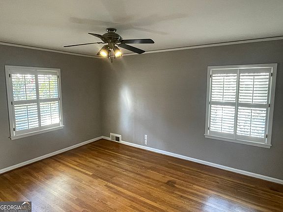 4th image of 2703 Sharondale Dr NE