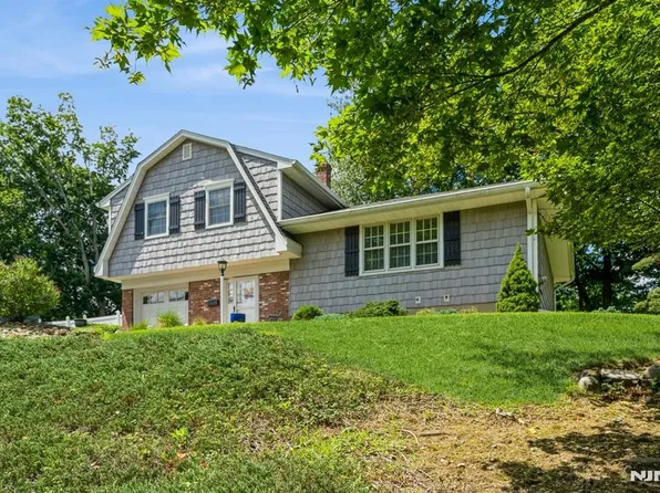 5 Terry Ct, Montvale, NJ 07645