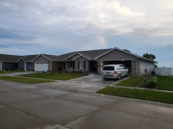 2107 14th St, Camanche, IA 52730