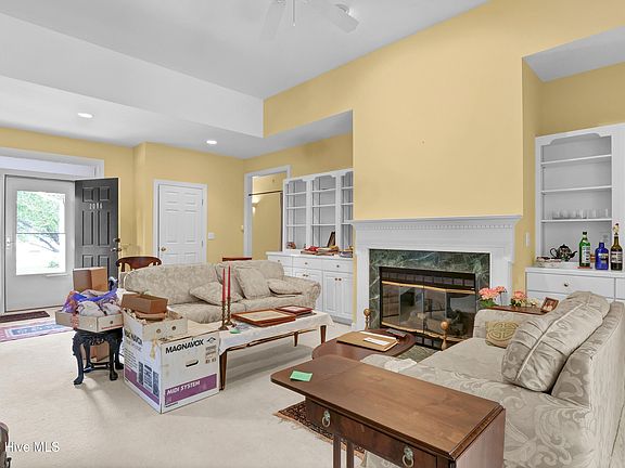 4th image of 2016 Lynnwood Drive