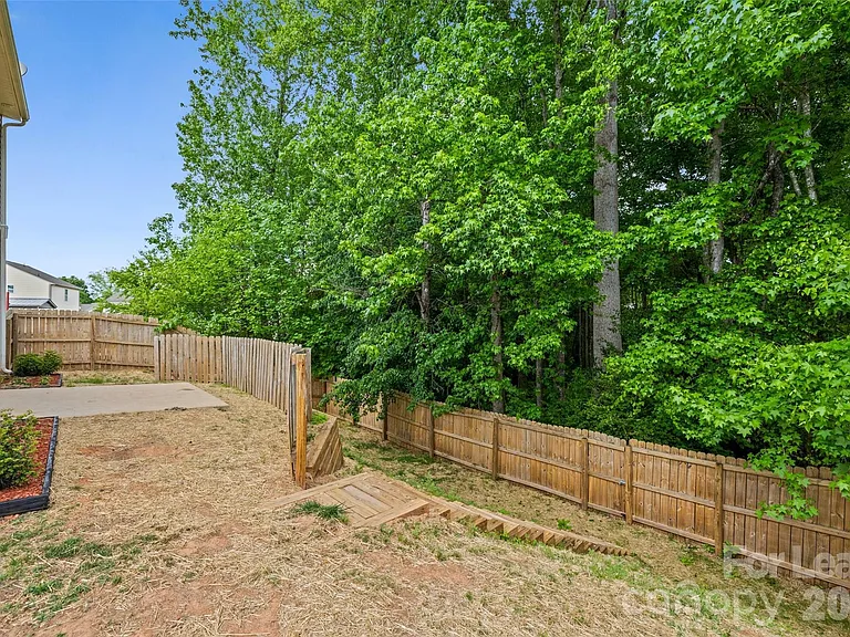 6056 Shamrock Green Dr — Photo 23