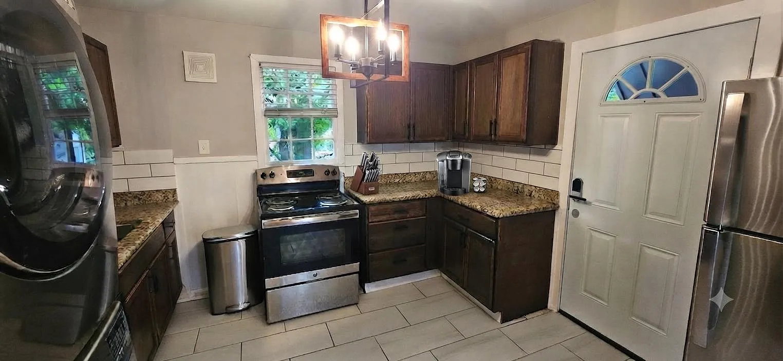 4 bed, 3.0 bath, 1225 sqft, $884 — Photo 3