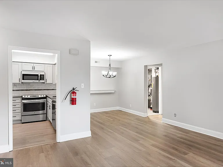 380 Delancey Pl #A — Photo 6