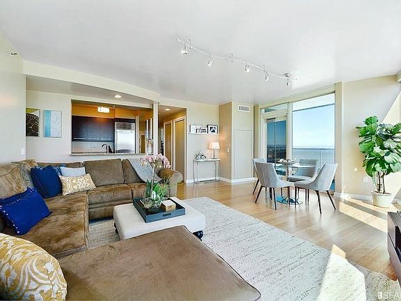 4th image of 425 1st St Unit 3603