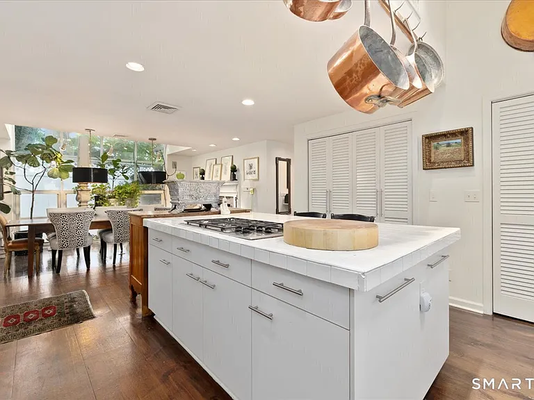 281 Pequot Ave — Photo 9
