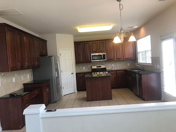 4th image of 2404 Red Birch Dr