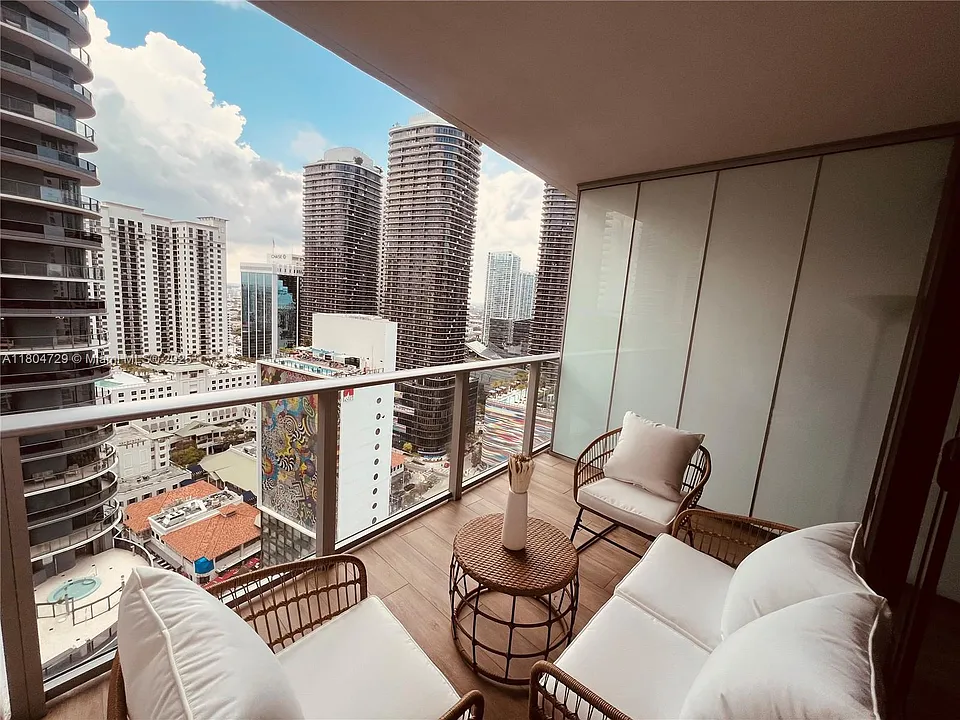 1010 Brickell Ave #2710