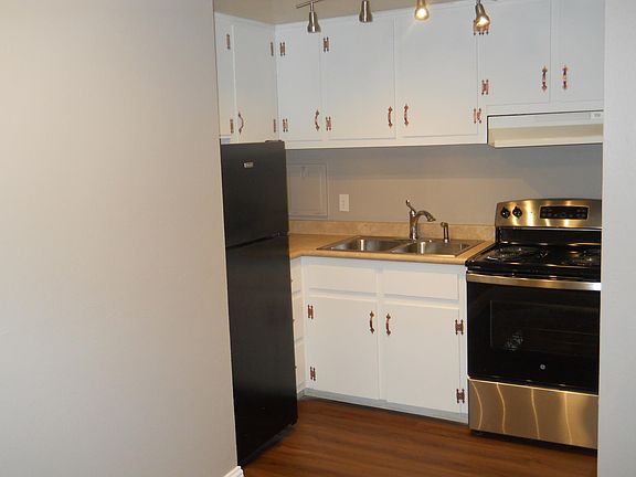 2nd image of 918 S Pennsylvania St #108