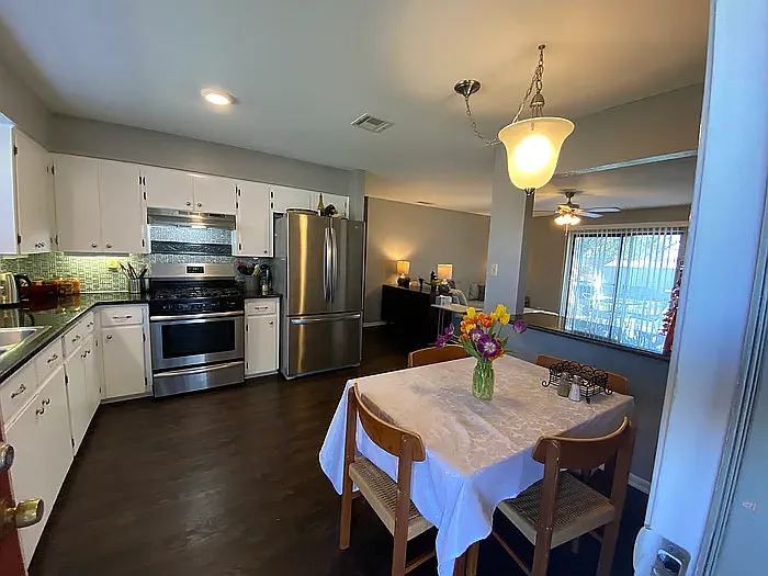 1305 E Main St — Photo 12