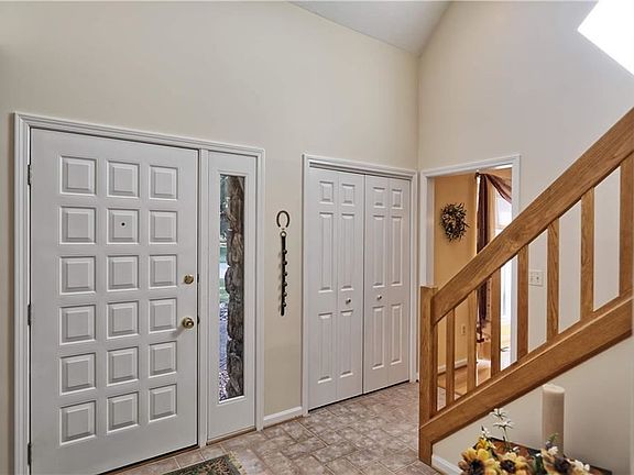 4th image of 24 Deerborne Ln