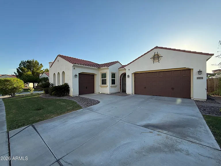 3320 S Waterfront Dr — Photo 2