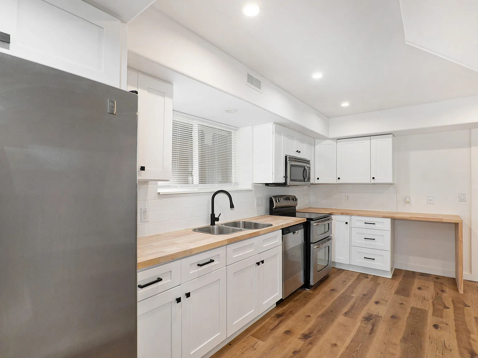2 bed, 1500 sqft, $1,875 — Photo 2