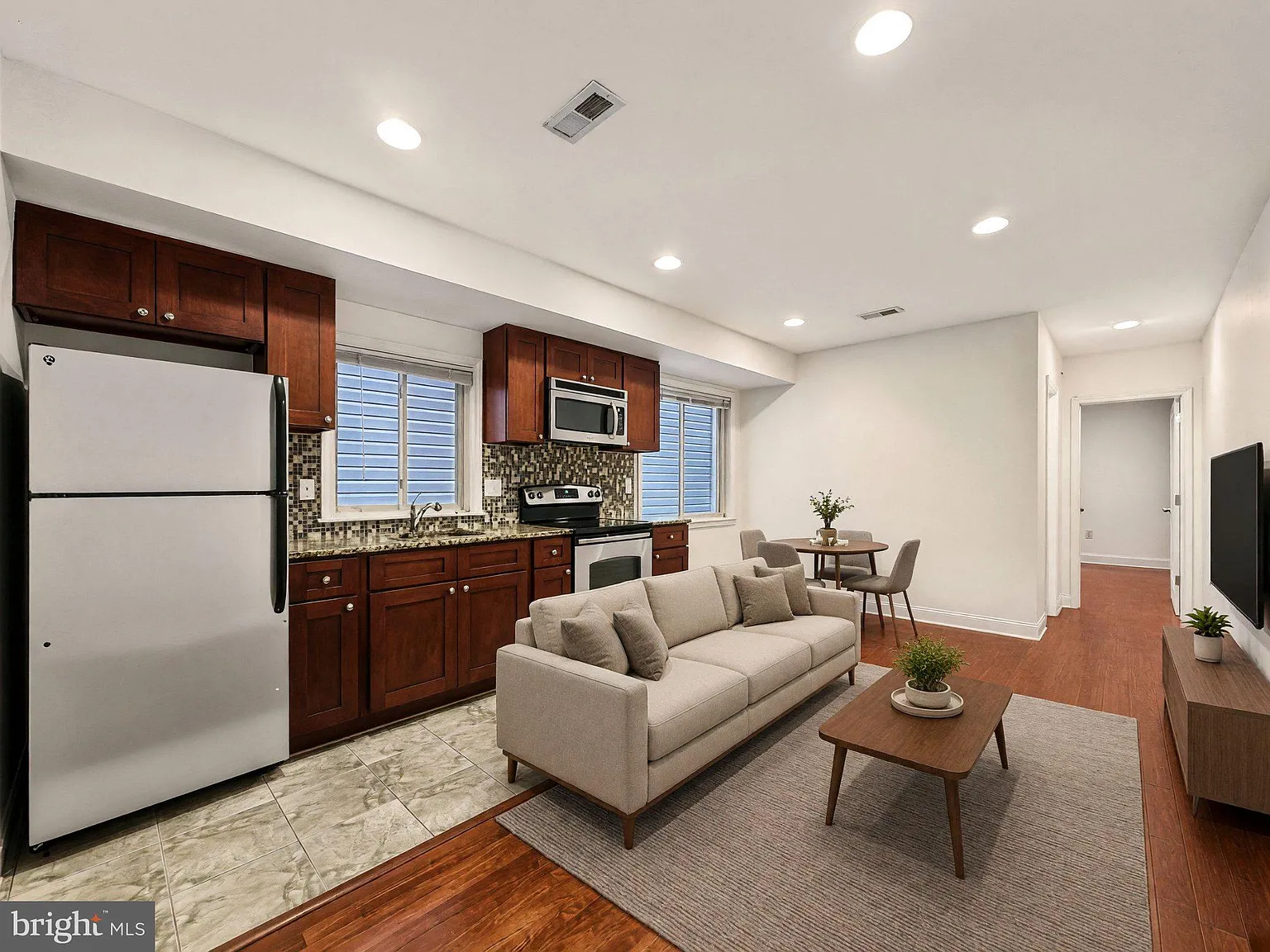 2 bed, 2.0 bath, 600 sqft, $1,350 — Photo 3
