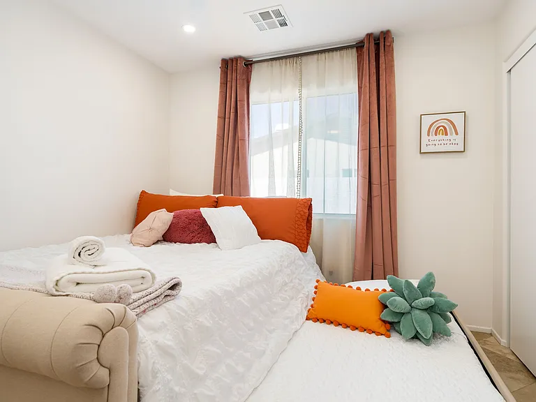 Bowden Dr — Photo 10