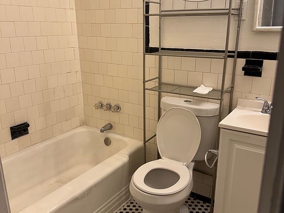 4th image of 1422 Dartmouth Ave #2