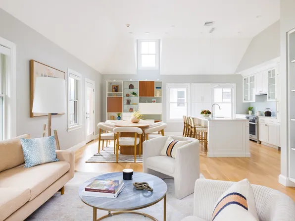 29 Elm St #3, Brookline, MA 02445