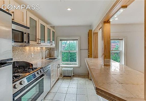 3rd image of 55 Cambridge Pl #3