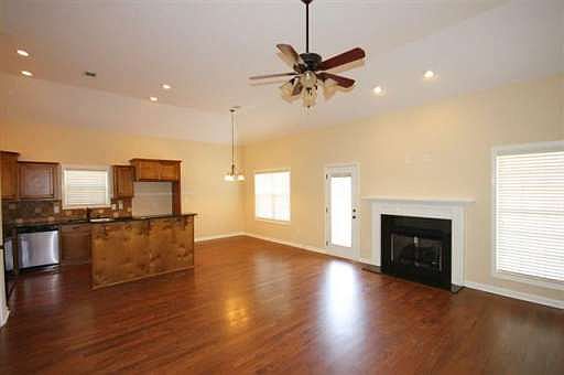 2nd image of 715 Post Oak Way