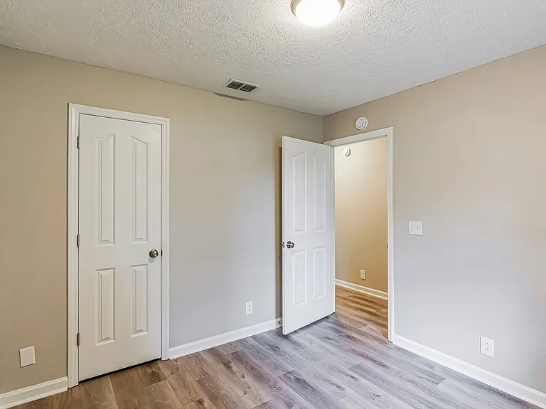 1723 Locerbie Dr — Photo 11