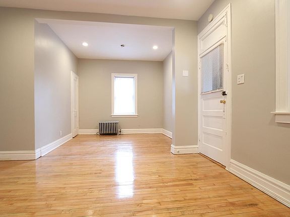 3rd image of 2443 S Western Ave #1R