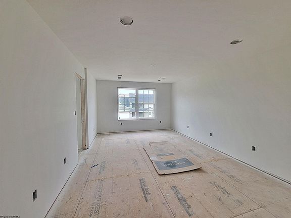 5th image of 570 Auburn Ln