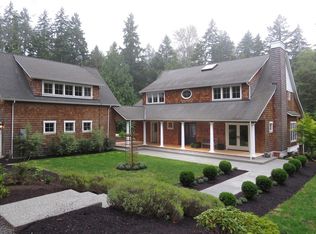 5883 NE Silver Willow Ln, Bainbridge Island, WA 98110