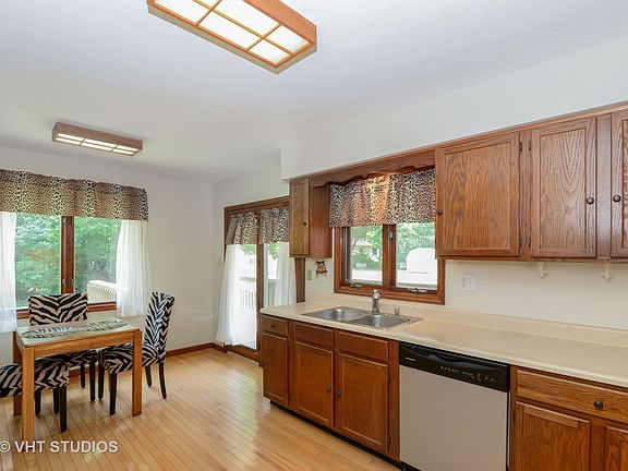 5th image of 342 Princeton Ave