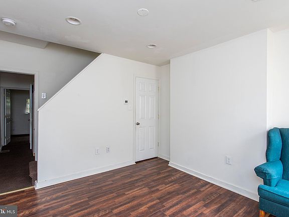 4th image of 1902 N Darien St