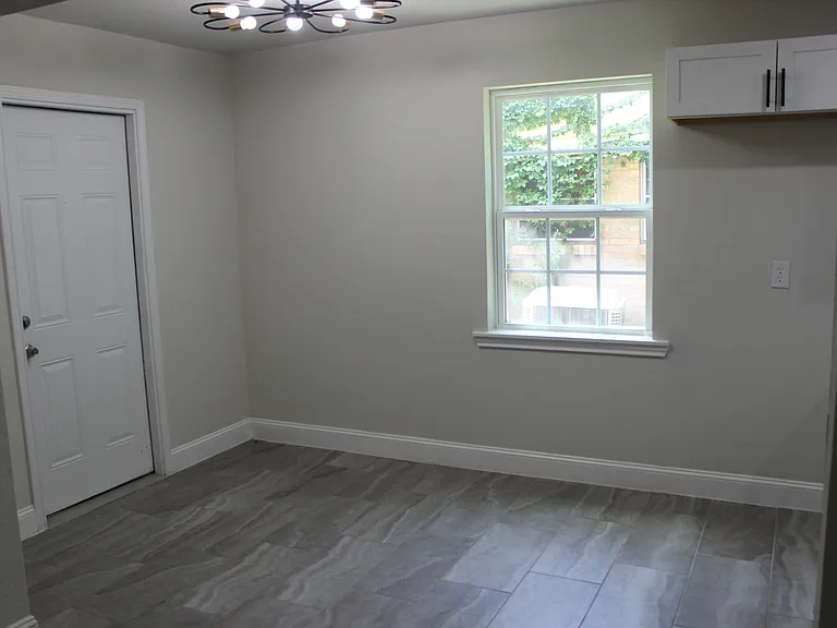 1807 W Scott St — Photo 5
