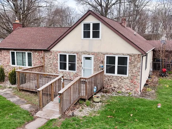 107 Cedar Dr, Walkerton, IN 46574