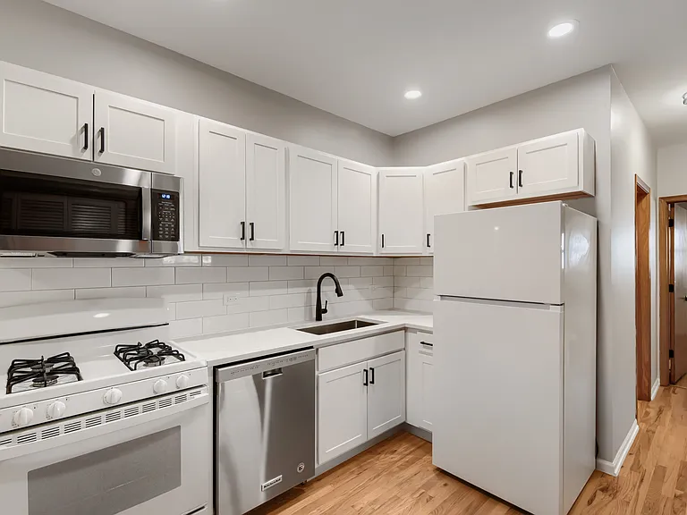 1422 N Maplewood Ave #2 — Photo 3