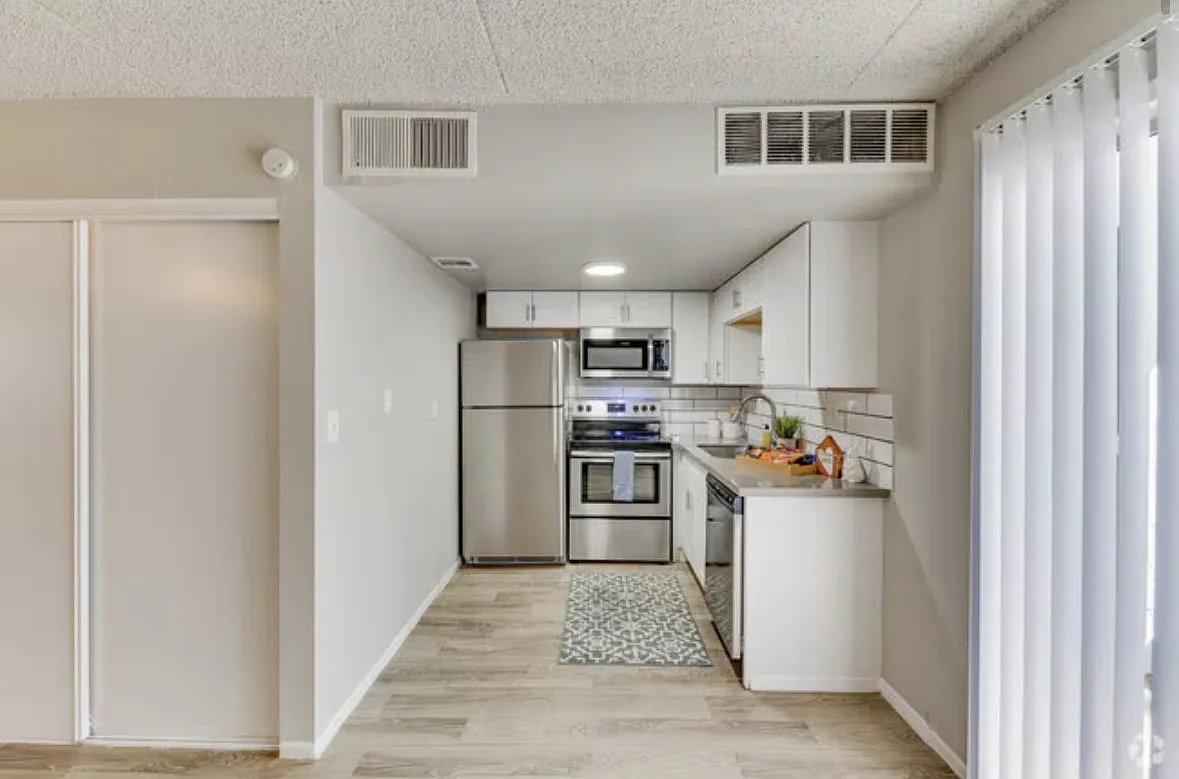 2 bed, 950 sqft, $1,299 — Photo 1