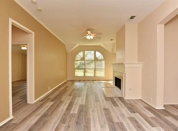 4th image of 715 Lake Bridge Dr