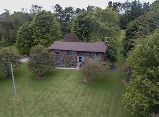 140 Arnold Dr, Clinton, PA 15026